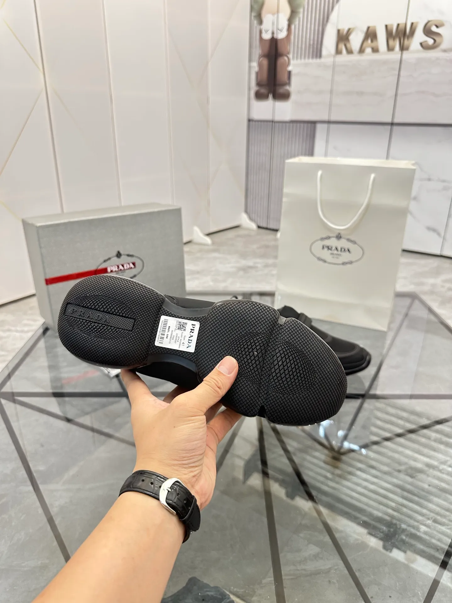 Men's shoes for sale 💰: 💰P500¥ High-end top quality Product trademark: Prada *"Prada*" low-top casual shoes Regular size: 38-45 (can be customized to 46) One size larger Product materials: imported breathable fly weave upper, professional glue-making process, breathable lining, cowhide foot pads, original outsole. No.: 001